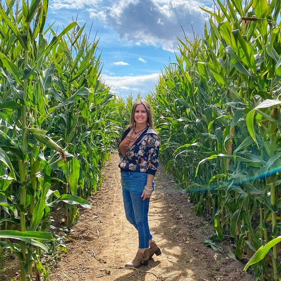 Meet your Posher, Julie - Picture 3 of 3